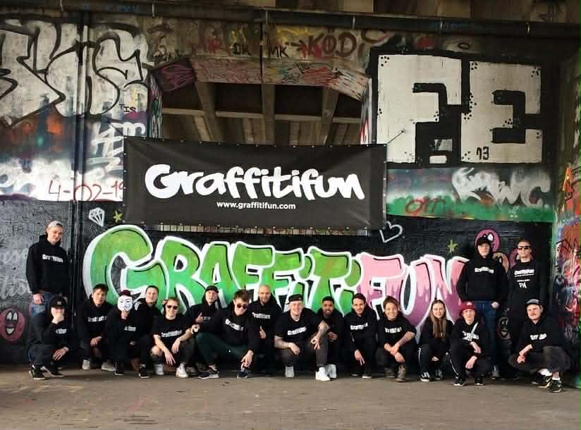 Graffiti team large group picture